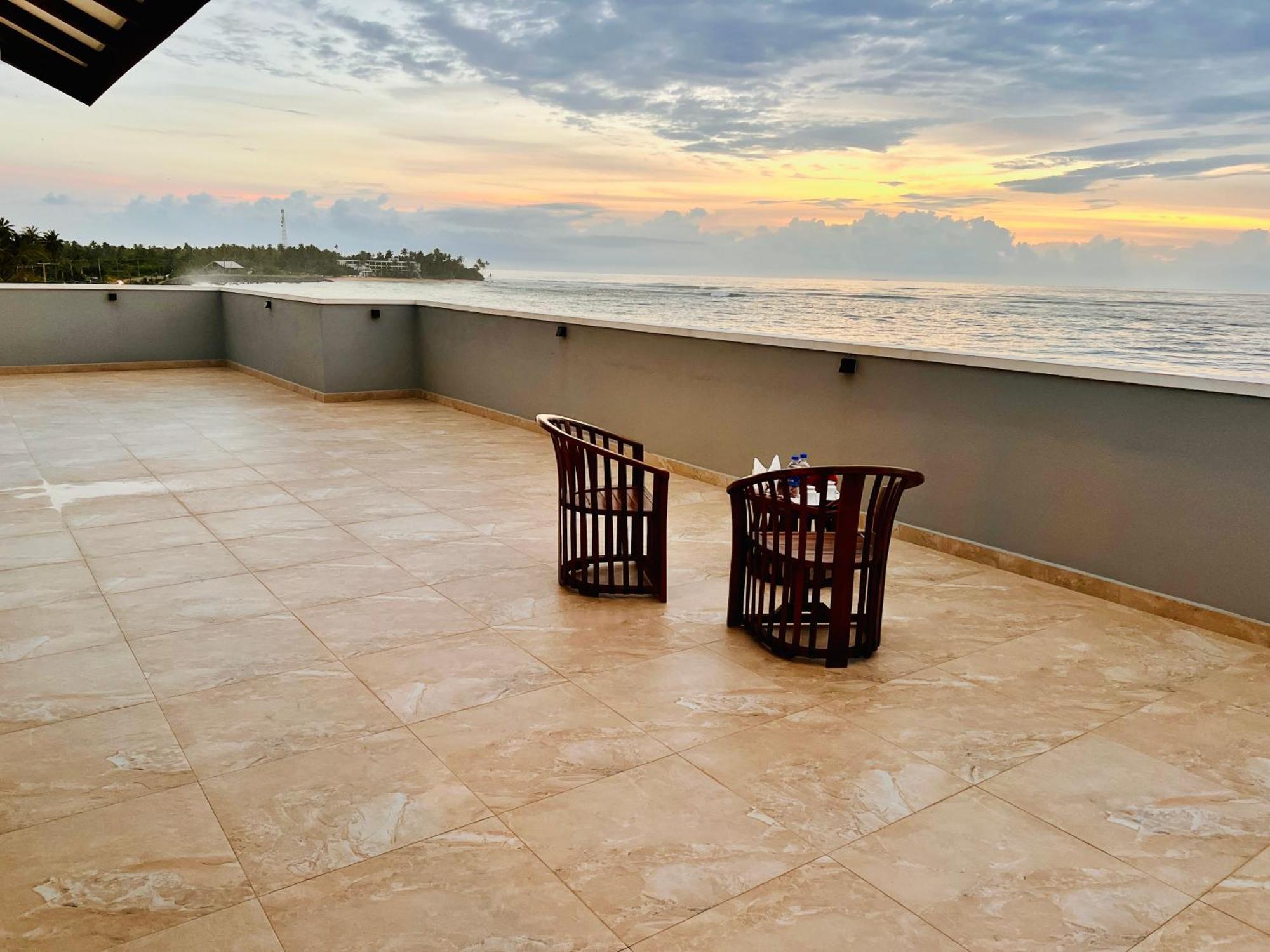 Ocean Front Villa Hikkaduwa Exterior photo